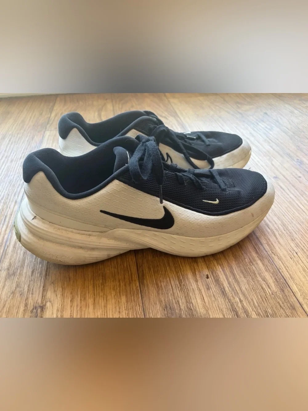 Nike Men's Black and White Training Sneakers